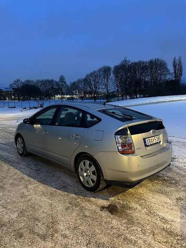Begagnad Toyota Prius 112 HK (82 kW) 2005 Halvkombi
