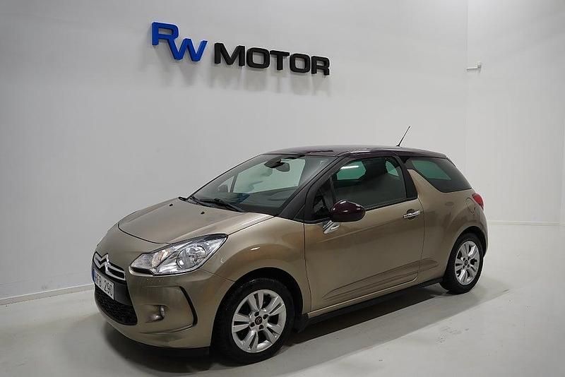 Brun Begagnad 2010 Citroën DS3 Halvkombi | 64 900 kr (Marknadspris) - Bild 1/4
