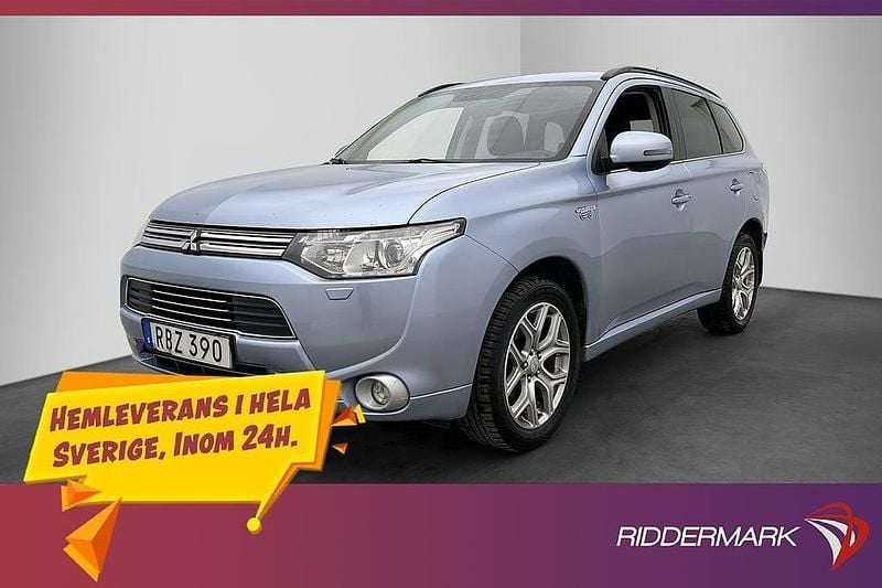 Ljusblå Begagnad 2014 Mitsubishi Outlander P-HEV SUV | 104 900 kr (Marknadspris) - Bild 1/3