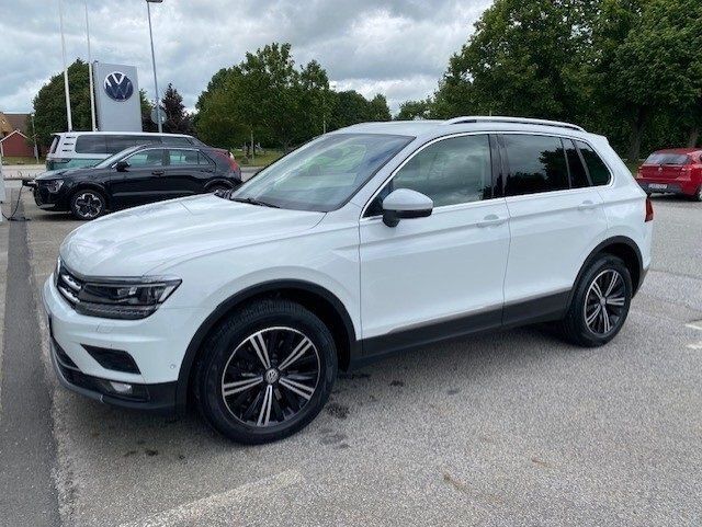 Vit Begagnad 2020 VW Tiguan SUV | 289 900 kr (Marknadspris) - Bild 1/4