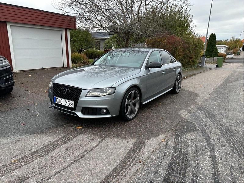 Grå Begagnad 2010 Audi A4 Sedan | 78 000 kr (Marknadspris) - Bild 1/4