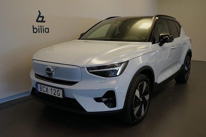 Ljusblå Begagnad 2024 Volvo EX40 Performance SUV | 549 500 kr - Bild 1/3