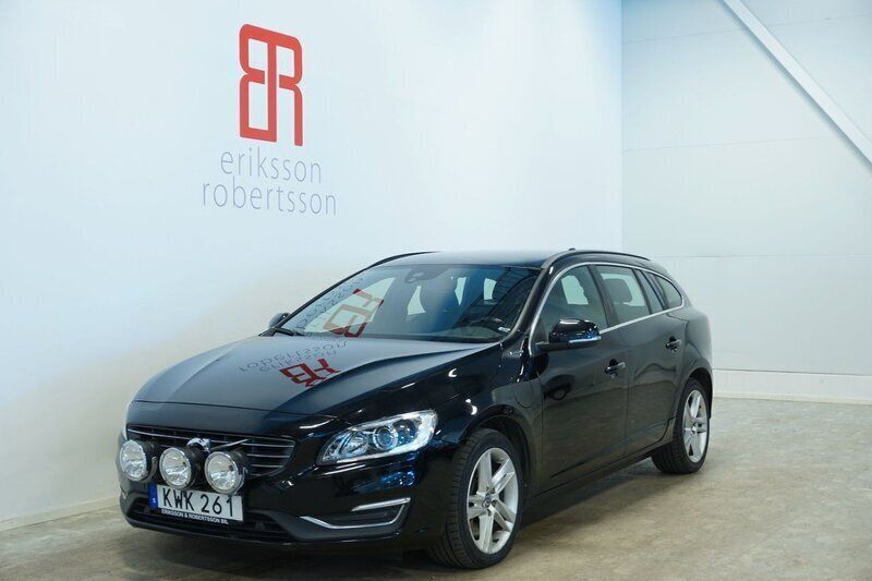 Svart Begagnad 2016 Volvo V60 Momentum Kombi | 219 900 kr (Dyr) - Bild 1/4