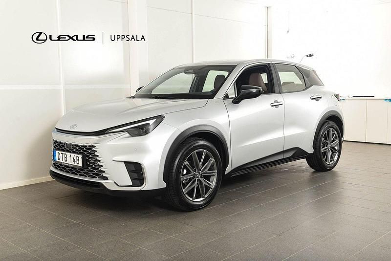 Silver (silver metallic) Ny 2024 Lexus LBX SUV | 359 900 kr (Lite dyr) - Bild 1/4