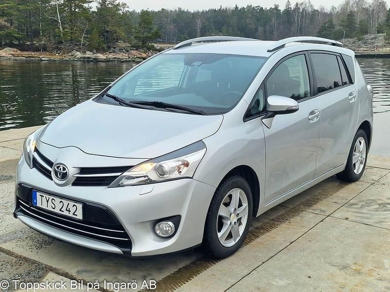 Silver Begagnad 2017 Toyota Verso Edition Minibuss | 159 000 kr (Marknadspris) - Bild 1/4