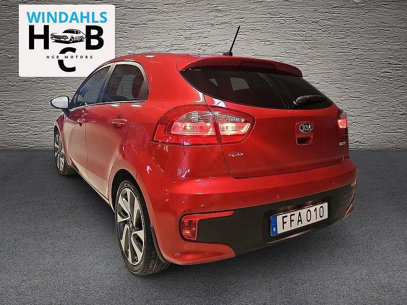 Begagnad Kia Rio 86 HK (63 kW) 2015 Röd Sedan