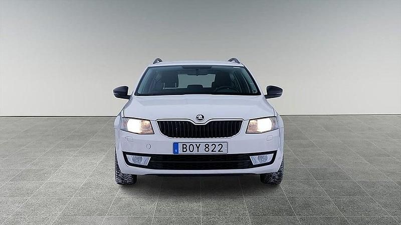 Begagnad Skoda Octavia 112 HK (82 kW) 2016 Vit Kombi