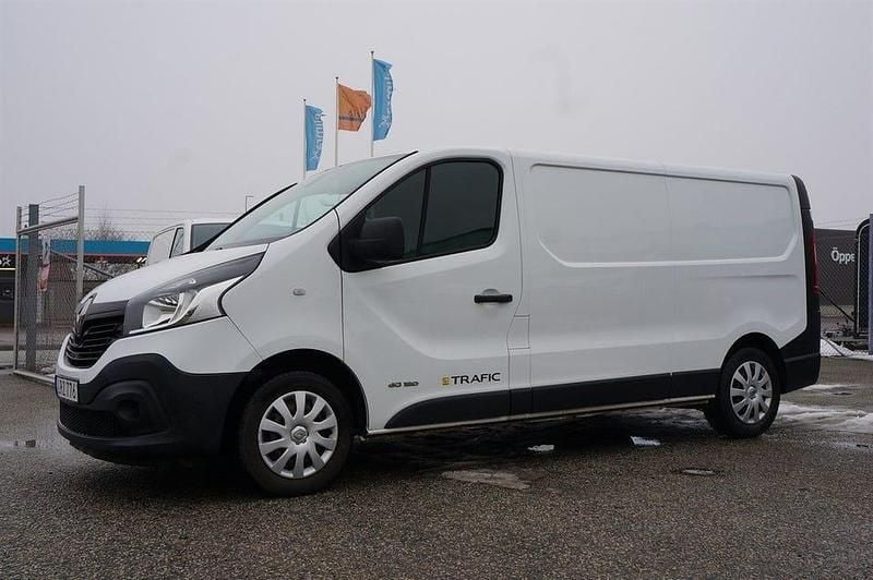 Begagnad Renault Trafic 120 HK (88 kW) 2015 Vit Minibuss