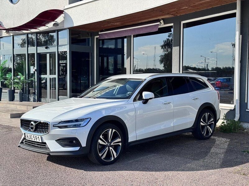 Vit Begagnad 2019 Volvo V60 CC Momentum Kombi | 279 900 kr (Marknadspris) - Bild 1/1
