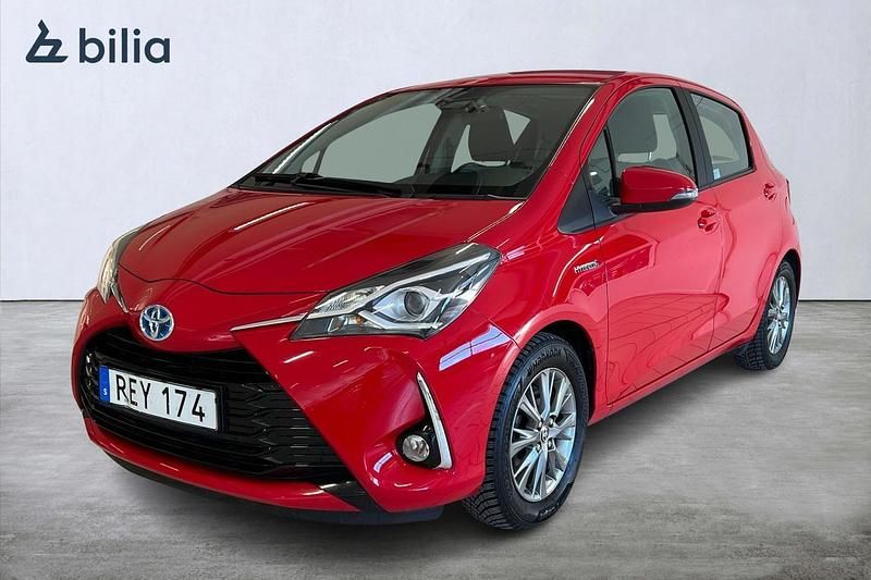 Begagnad Toyota Yaris Hybrid Active 102 HK (75 kW) 2018 Röd Halvkombi