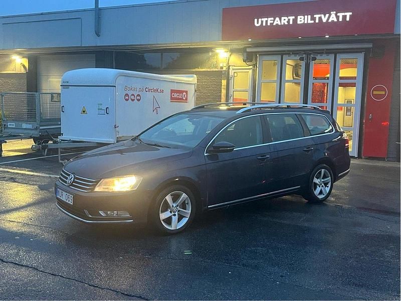 Blå Begagnad 2014 VW Passat Kombi | 32 000 kr (Superpris) - Bild 1/4