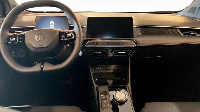 Begagnad MG MG3 Luxury 102 HK (75 kW) 2024 Grå (grey) Halvkombi