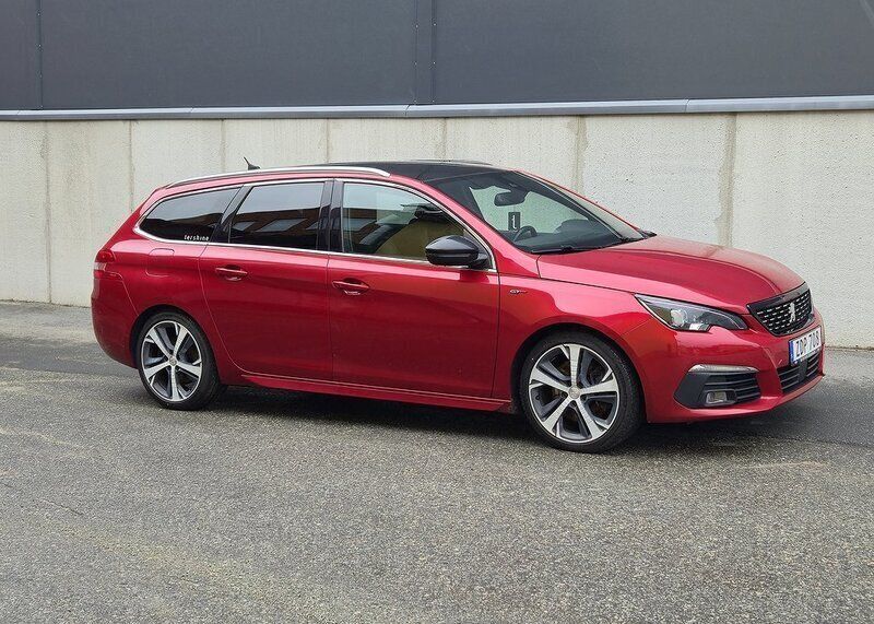Ljusröd (röd) Begagnad 2017 Peugeot 308 GT Kombi | 139 000 kr (Marknadspris) - Bild 1/4