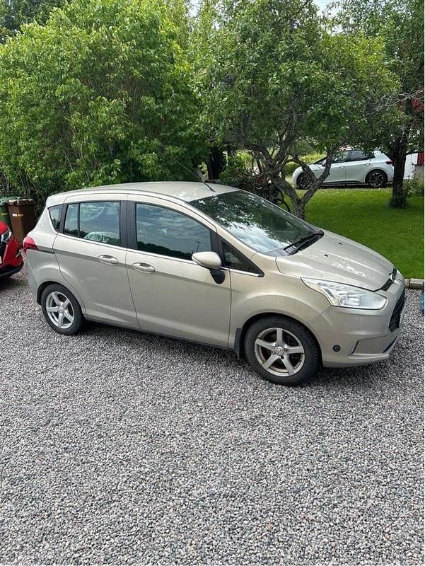 Grå Begagnad 2013 Ford B-MAX Titanium Minibuss | 45 000 kr (Superpris) - Bild 1/3