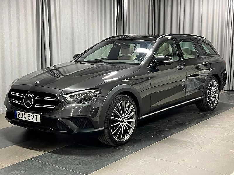 Grå Begagnad 2021 Mercedes E220 Avantgarde Kombi | 379 900 kr (Marknadspris) - Bild 1/4