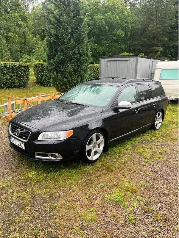 Svart Begagnad 2010 Volvo V70 R-Design Kombi | 43 000 kr (Superpris) - Bild 1/4