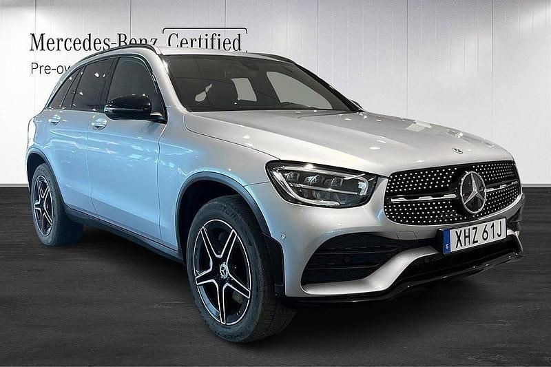 Begagnad Mercedes GLC300e AMG line 194 HK (142 kW) 2022 Silver SUV