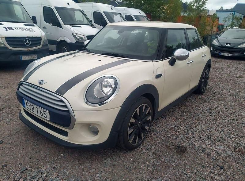 Begagnad Mini Cooper 136 HK (100 kW) 2015 Vit Halvkombi