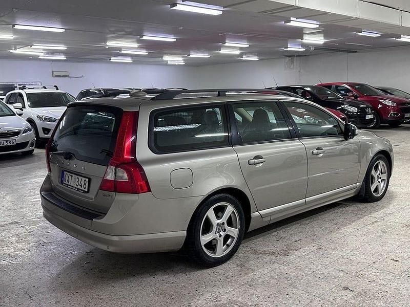 Begagnad Volvo V70 Momentum 200 HK (147 kW) 2009 Ljusbrun Kombi