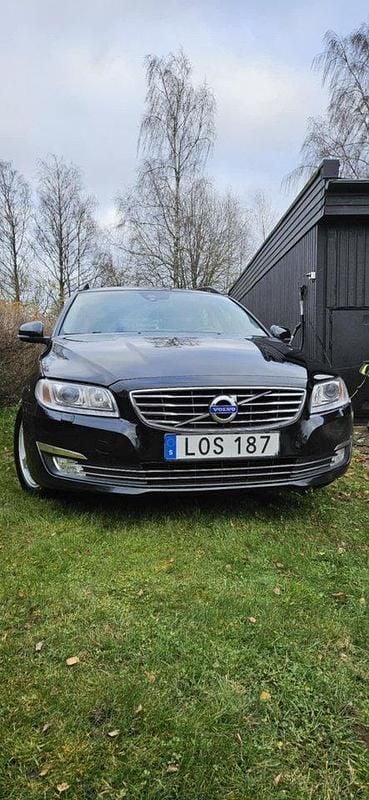 Svart Begagnad 2015 Volvo V70 Momentum Kombi | 150 000 kr (Marknadspris) - Bild 1/4