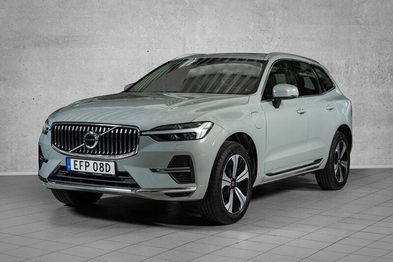 Grå Begagnad 2025 Volvo XC60 Plus SUV | 539 000 kr (Marknadspris) - Bild 1/4