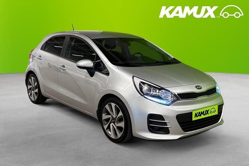 Silver/grå Begagnad 2016 Kia Rio Halvkombi | 94 900 kr (Bra pris) - Bild 1/4