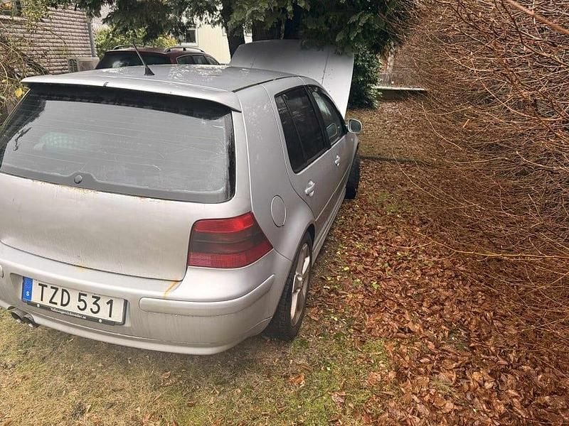 Begagnad VW Golf IV GTI 180 HK (132 kW) 2003 Halvkombi