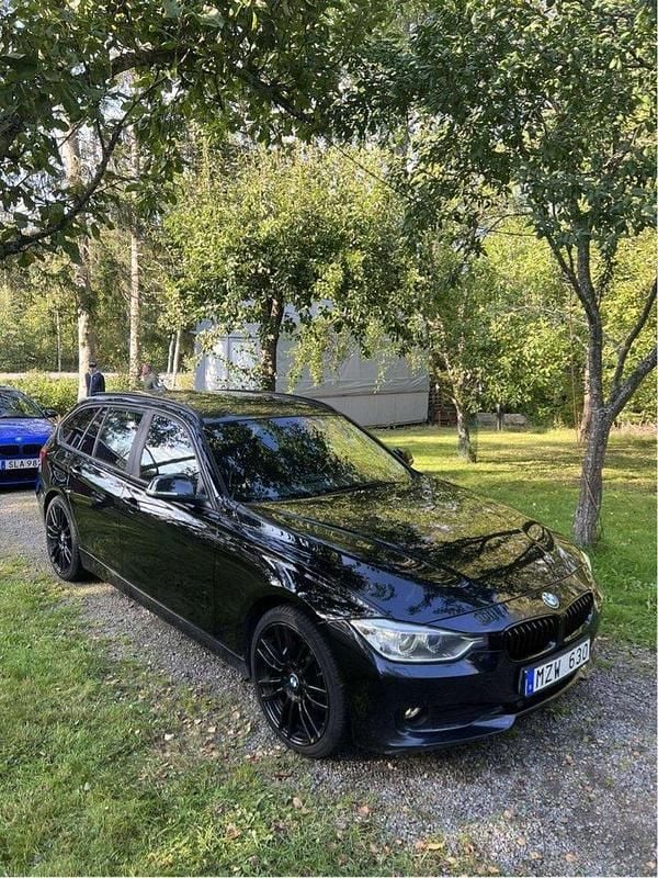 Svart Begagnad 2013 BMW 320 M Sport Kombi | 119 900 kr (Lite dyr) - Bild 1/3
