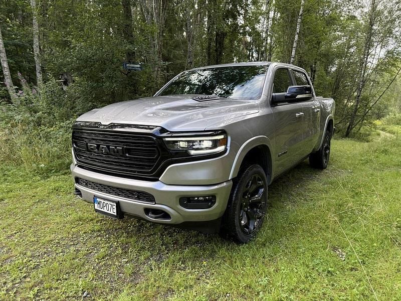Silver Begagnad 2022 RAM 1500 Pickup | 739 000 kr - Bild 1/4