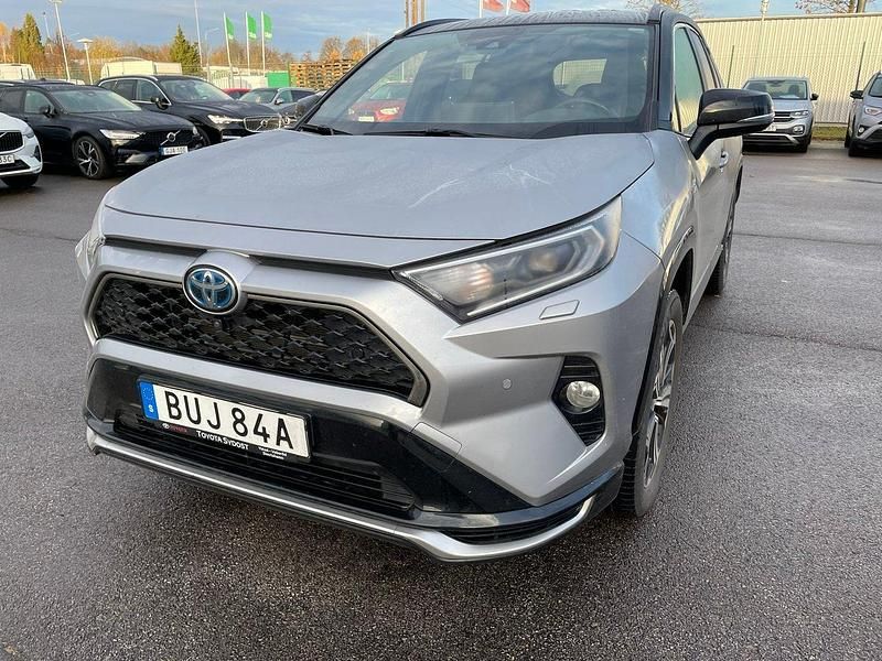 Grå (grå metallic) Begagnad 2020 Toyota RAV4 Hybrid Premium SUV | 359 000 kr (Bra pris) - Bild 1/2