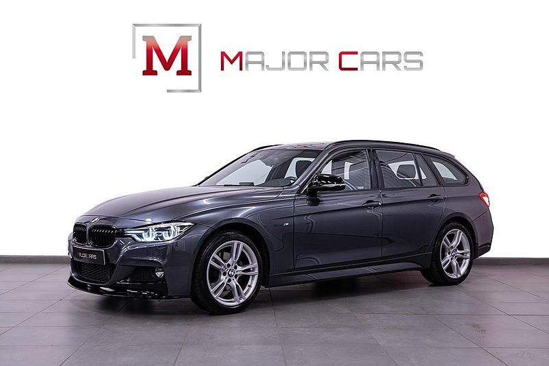 Grå Begagnad 2018 BMW 320 M Sport Kombi | 279 900 kr (Dyr) - Bild 1/4