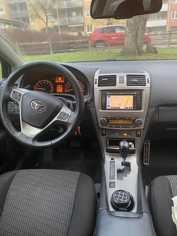 Begagnad Toyota Avensis Multidrive S 147 HK (108 kW) 2011 Kombi