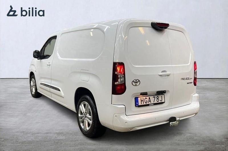 Begagnad Toyota Proace City City 100 kW (137 HK) 2024 Vit Minibuss