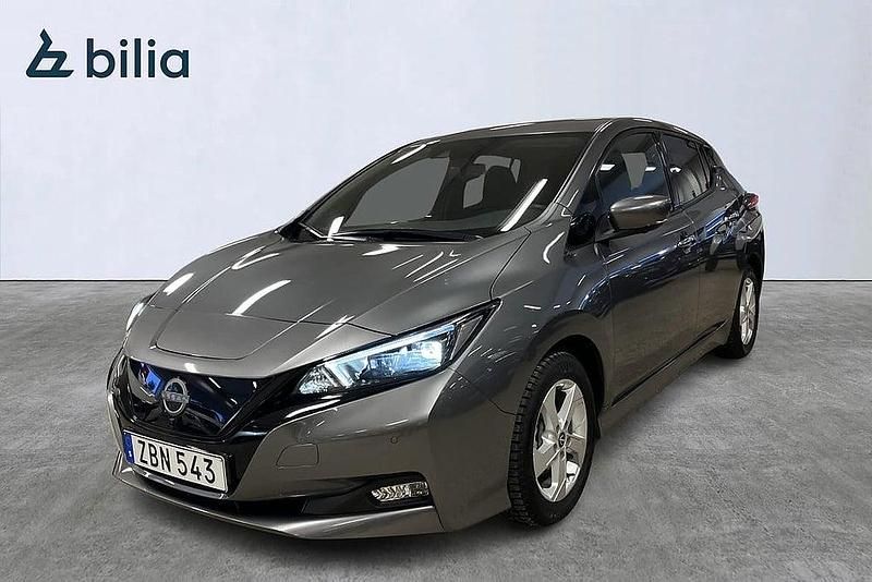 Begagnad Nissan Leaf 360º 111 kW (151 HK) 2023 Grå Halvkombi