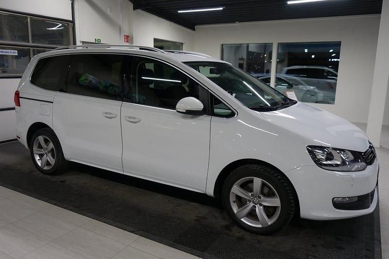 Begagnad VW Sharan 140 HK (102 kW) 2015 Vit Minibuss