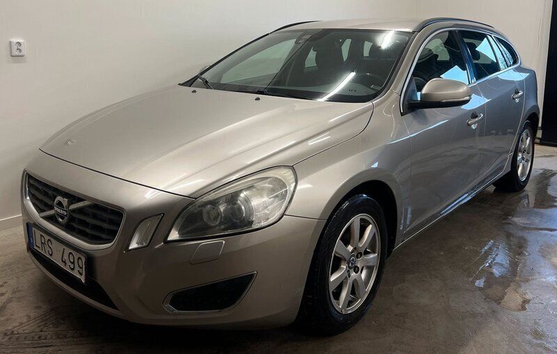 Ljusbrun (brun) Begagnad 2011 Volvo V60 Momentum Kombi | 69 900 kr (Marknadspris) - Bild 1/4