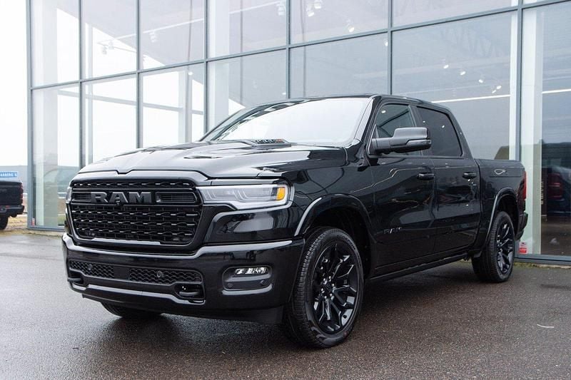 Svart Ny 2025 Dodge Ram Limited Pickup | 1 350 000 kr (Marknadspris) - Bild 1/4