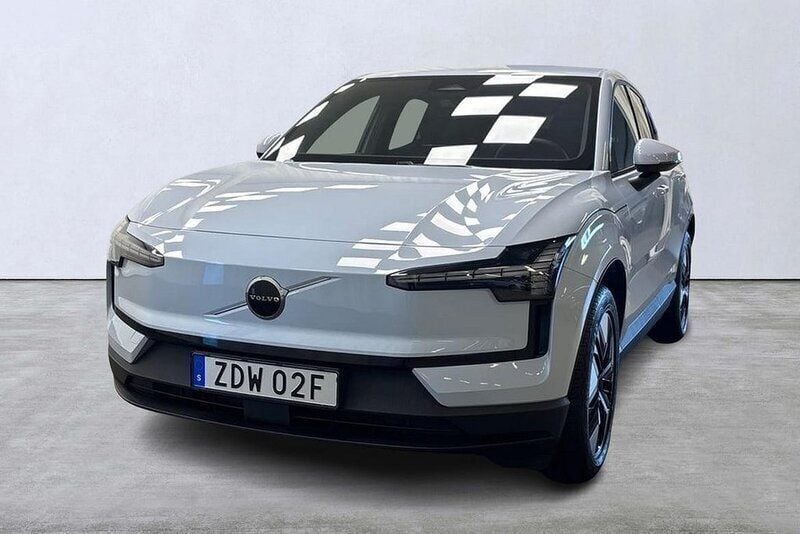 Ljusblå Begagnad 2024 Volvo EX30 Core SUV | 349 000 kr (Superpris) - Bild 1/4