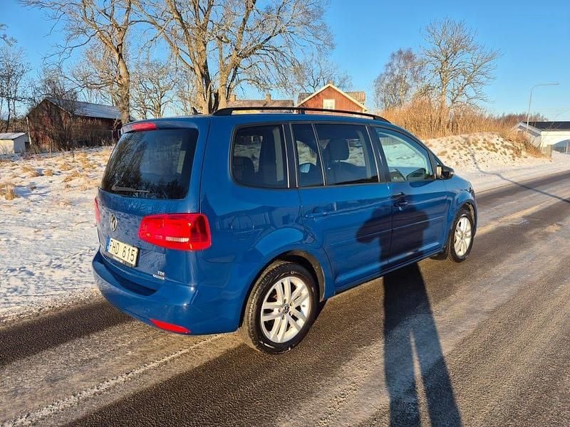 Begagnad VW Touran 105 HK (77 kW) 2012 Minibuss