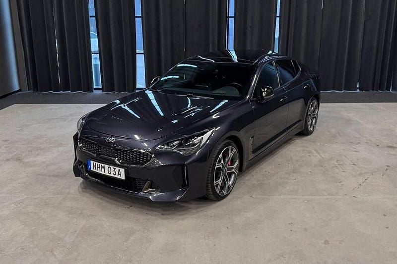 Grå Begagnad 2020 Kia Stinger Halvkombi | 339 900 kr (Marknadspris) - Bild 1/4