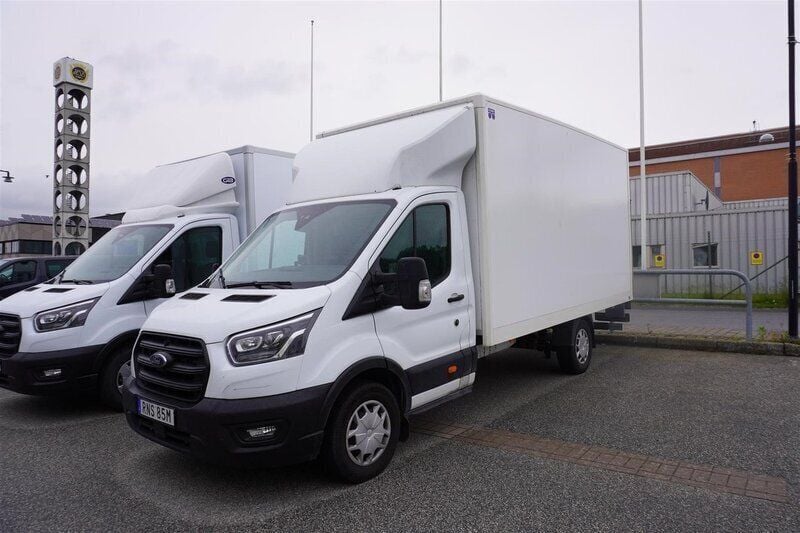 Vit (frozen white) Begagnad 2023 Ford Transit Trend Van | 349 875 kr (Marknadspris) - Bild 1/2