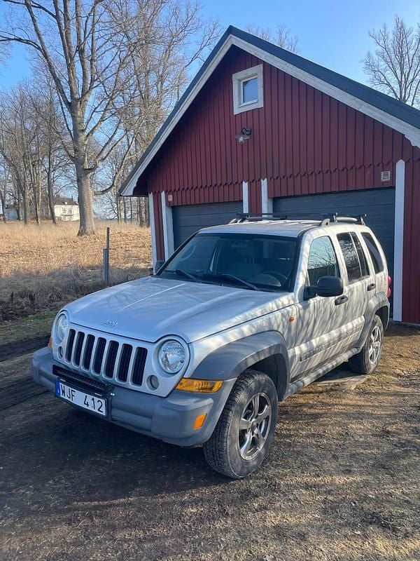 Begagnad Jeep Cherokee 204 HK (150 kW) 2005 SUV