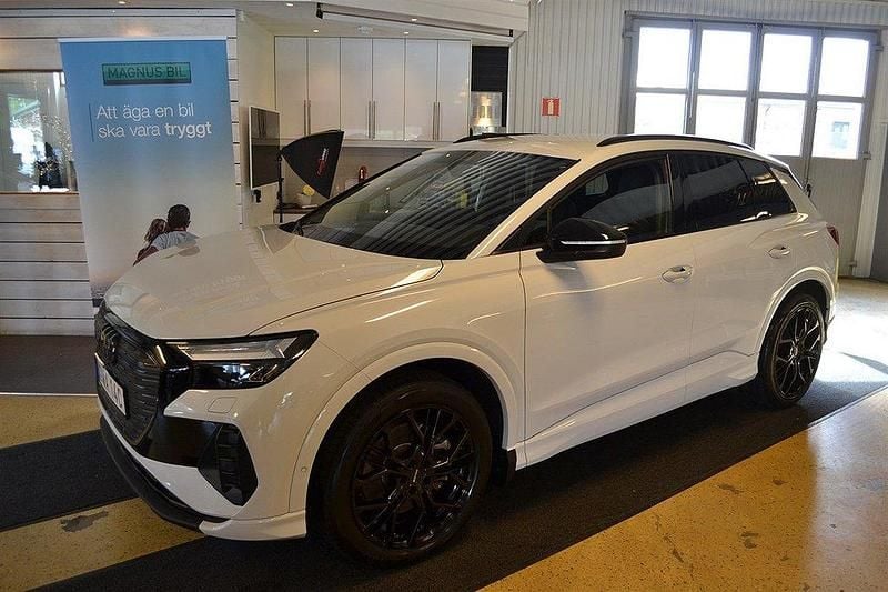 Vit Begagnad 2023 Audi Q4 e-tron Comfort SUV | 439 500 kr (Marknadspris) - Bild 1/4
