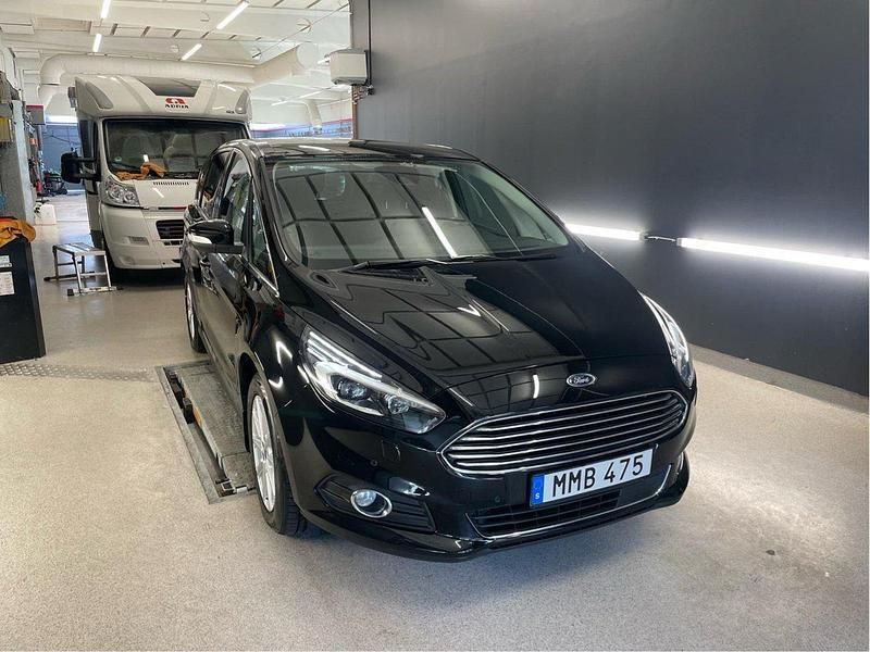 Svart Begagnad 2016 Ford S-MAX Business Edition Minibuss | 219 000 kr (Marknadspris) - Bild 1/4