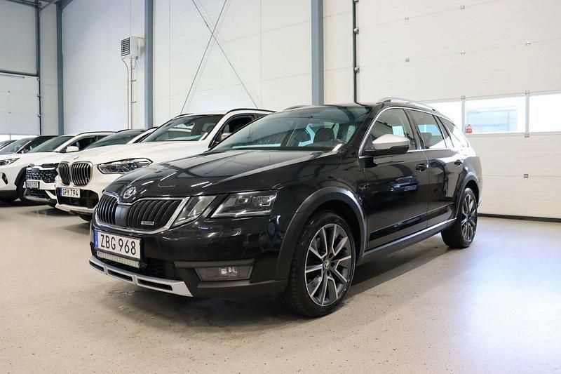 Svart Begagnad 2017 Skoda Octavia Scout Kombi | 146 900 kr (Marknadspris) - Bild 1/4