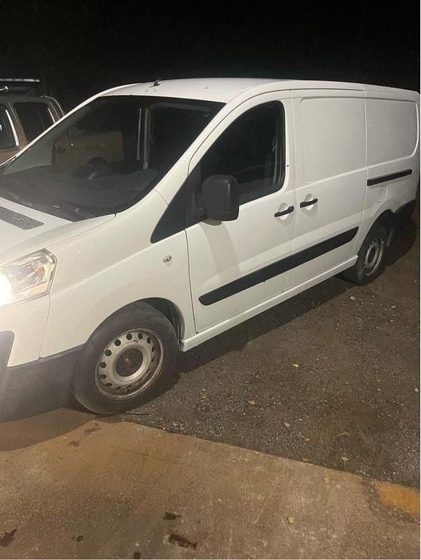 Vit Begagnad 2015 Toyota Proace Van | 34 000 kr (Marknadspris) - Bild 1/4