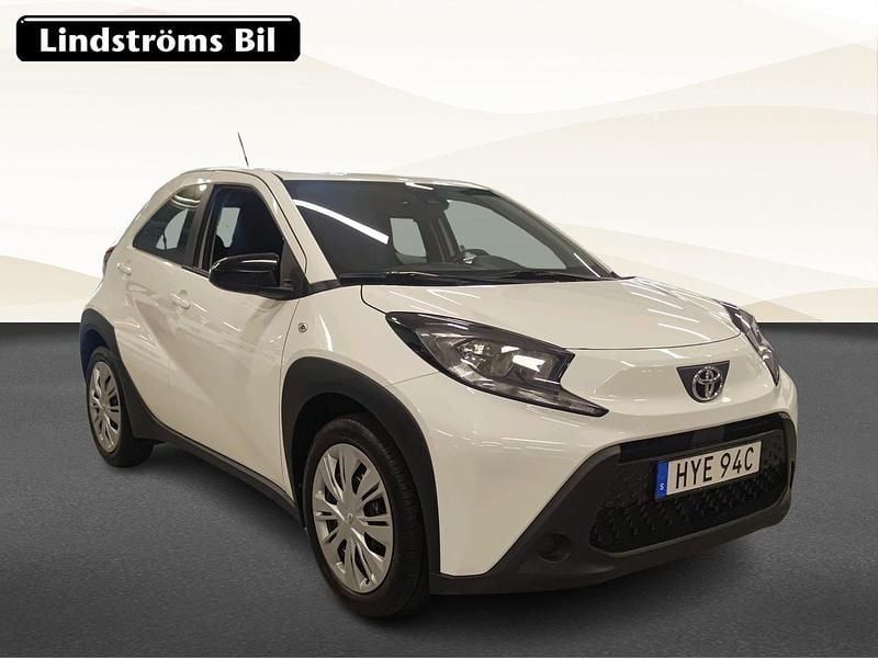 Begagnad Toyota Aygo X X-play 73 HK (53 kW) 2022 Vit SUV
