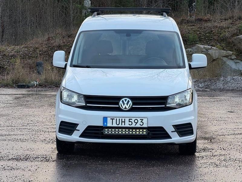 Begagnad VW Caddy 75 HK (55 kW) 2017 Vit Minibuss