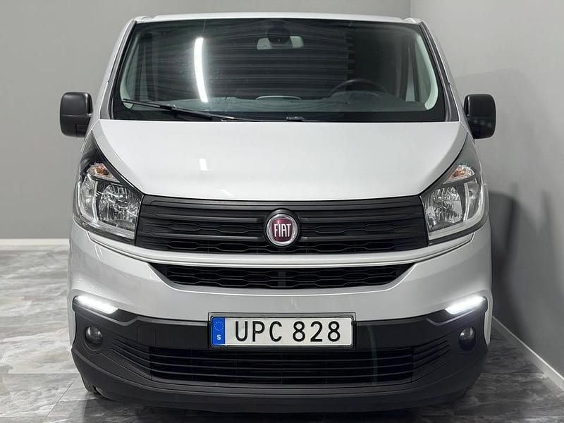 Begagnad Fiat Talento 125 HK (91 kW) 2018 Grå Minibuss