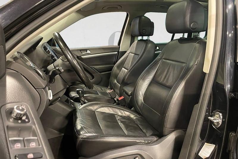 Begagnad VW Tiguan R-line 180 HK (132 kW) 2012 Svart SUV